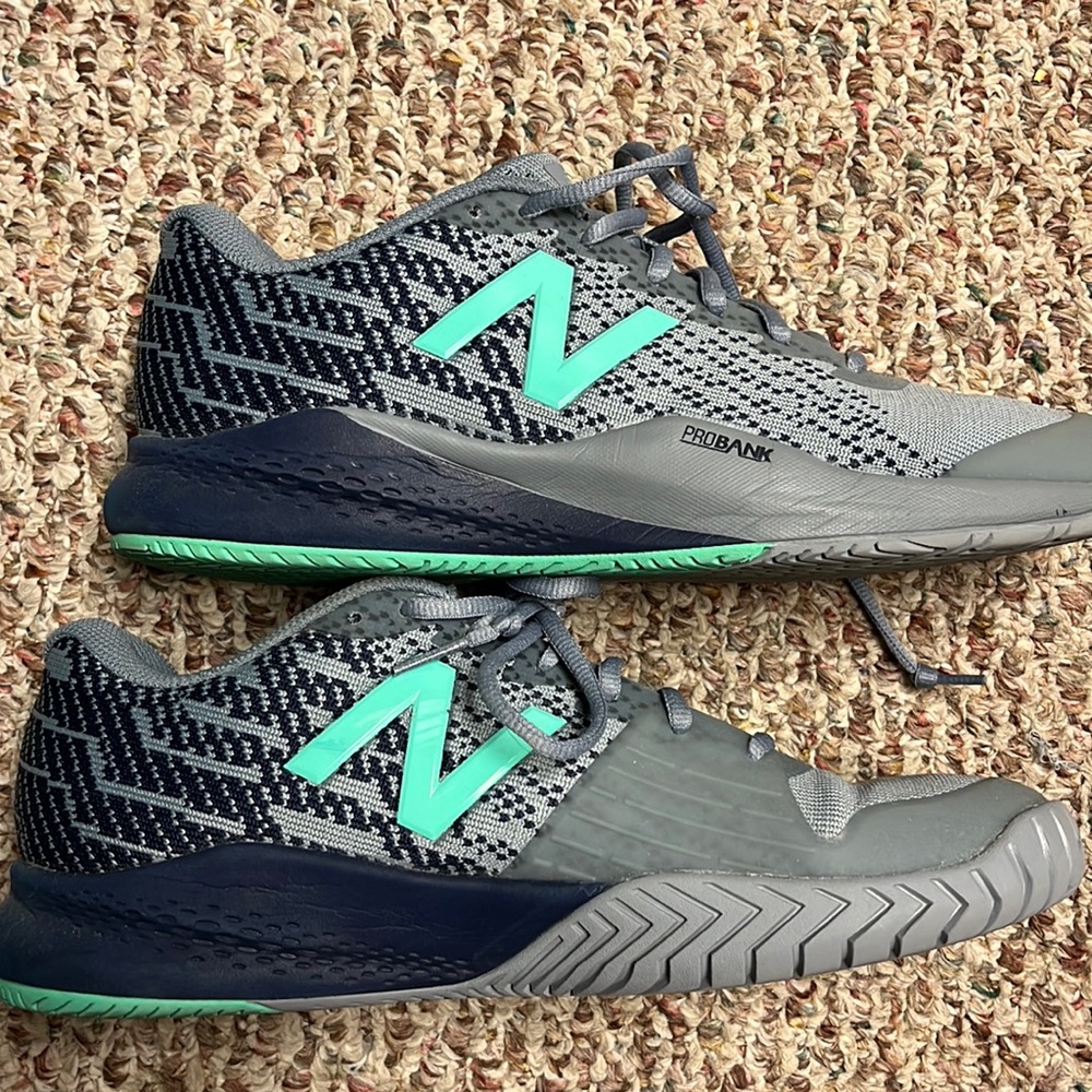 New Balance Mens Tennis 996v3. Size 9